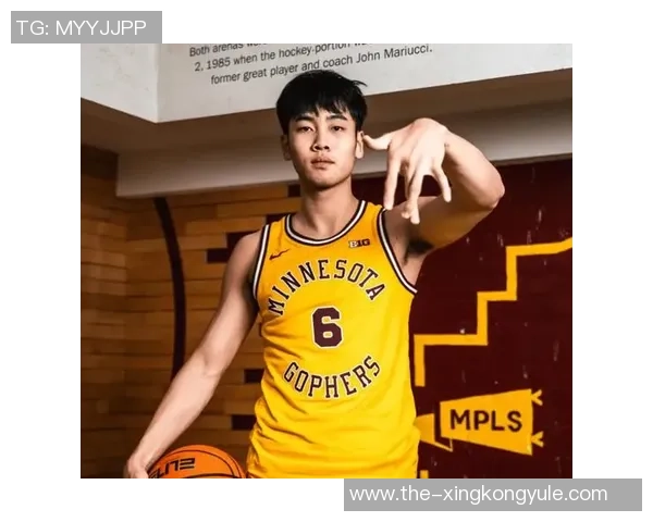 张博源分享明尼苏达大学访校定妆照展现新球衣风采引发关注